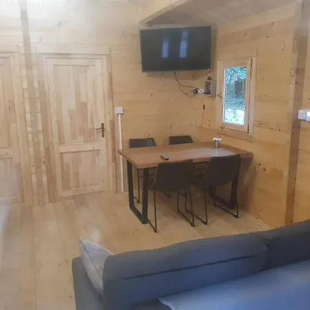 Log On The - Sleeps 4 & Jacuzzi Feriehus