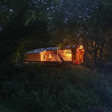 Log On The - Sleeps 4 & Jacuzzi *