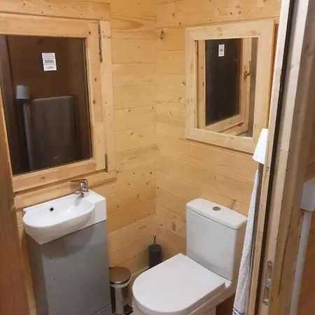 Semesterbostad Log On The - Sleeps 4 & Jacuzzi *