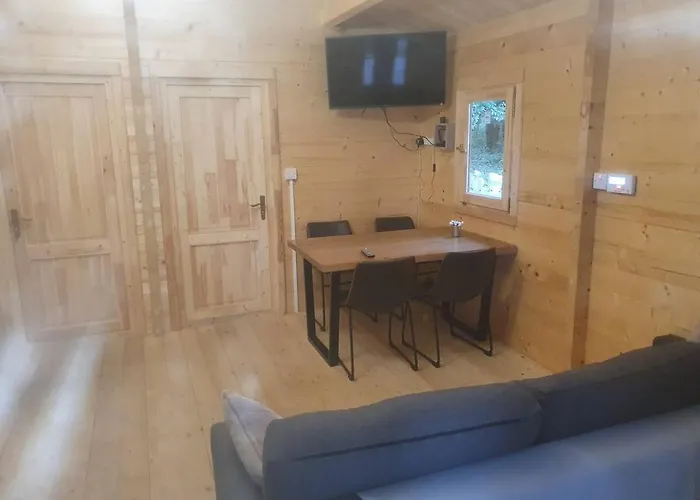 Log On The - Sleeps 4 & Jacuzzi בית נופש