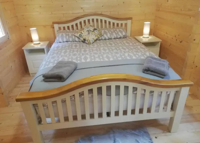 בית נופש Log On The - Sleeps 4 & Jacuzzi
