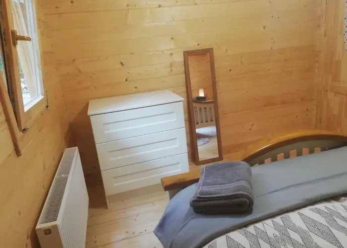 בית נופש Log On The - Sleeps 4 & Jacuzzi *