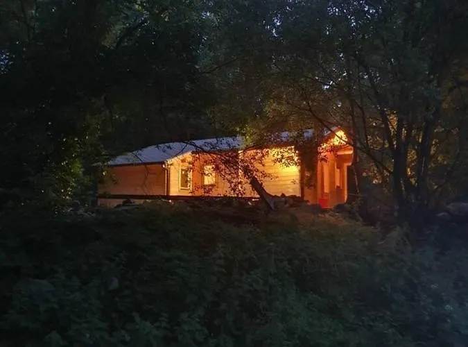 Log On The - Sleeps 4 & Jacuzzi *